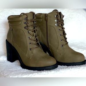 Torrid Lace Up Hiker Boots Size 10